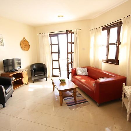 Sea View Apartments Pissouri Bagian luar foto